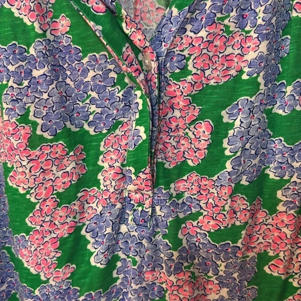 Crown & Ivy Floral Sleeveless Blouse - Picture 3 of 4